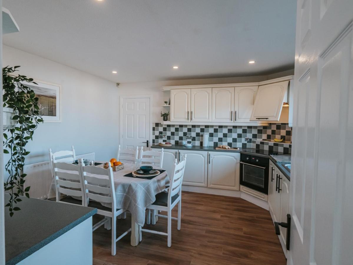 Tideaway - Cosy Seaside Village Bungalow Near Beach Castlerock Exterior photo