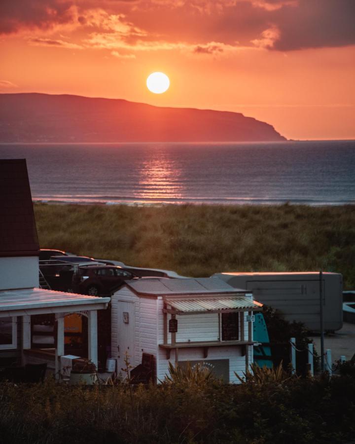 Tideaway - Cosy Seaside Village Bungalow Near Beach Castlerock Exterior photo